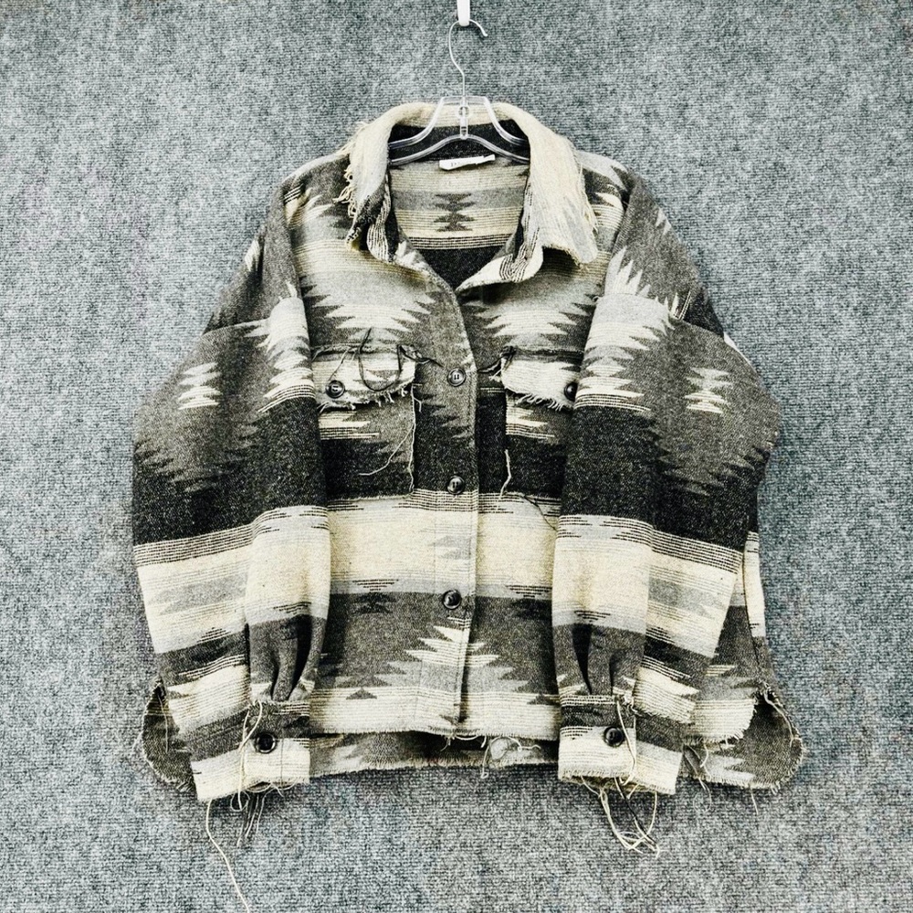BKE by Buckle Aztec Wool Shaket Size Small